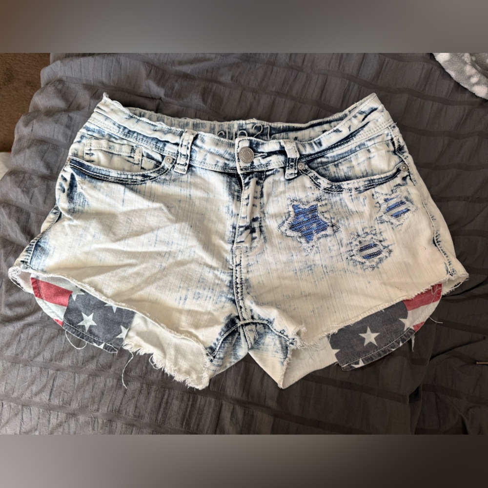 Stylish Mid-Rise Denim Shorts